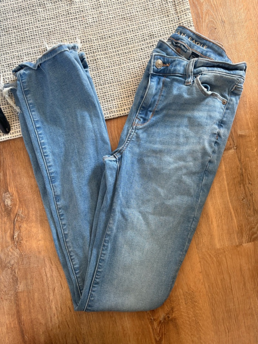 Light Wash Stretch Jeans - American Eagle size 6Long